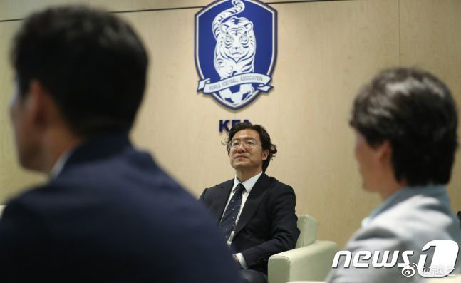 谈及其中原因，滕哈赫表示：“这当然与球员的特点有关，但这也与这家俱乐部的基因有关。